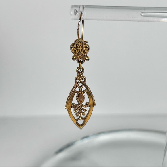 Vintage Gold Tone Filagree Fleur De Lis Dangle Pierced Earrings Locking Ear Wire - Picture 6 of 14